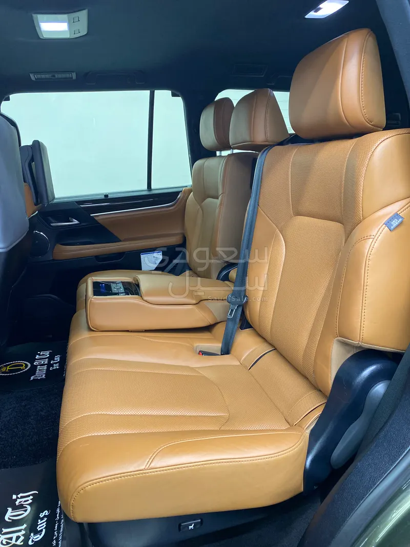 2021 لكزس إل إكس 570 اس