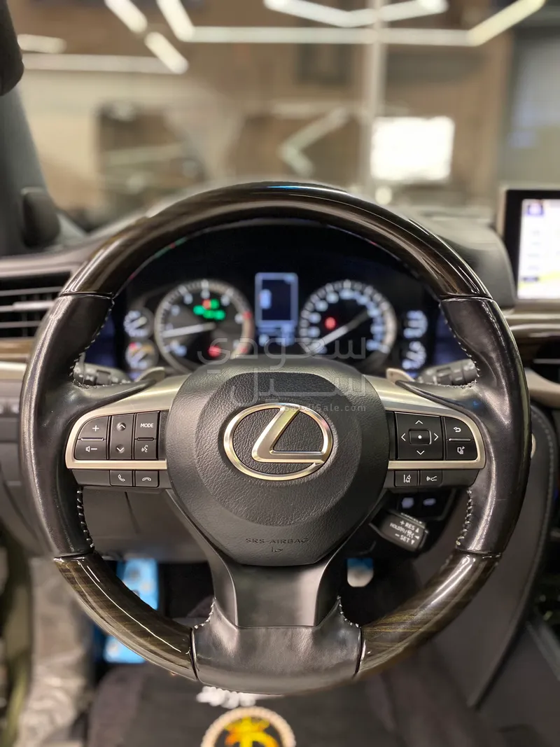 2021 لكزس إل إكس 570 اس