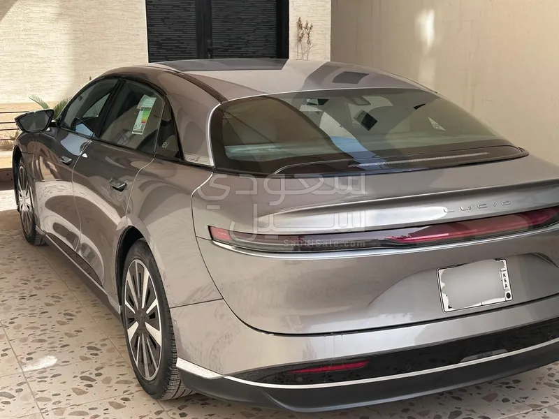 2025 لوسيد اير بيور