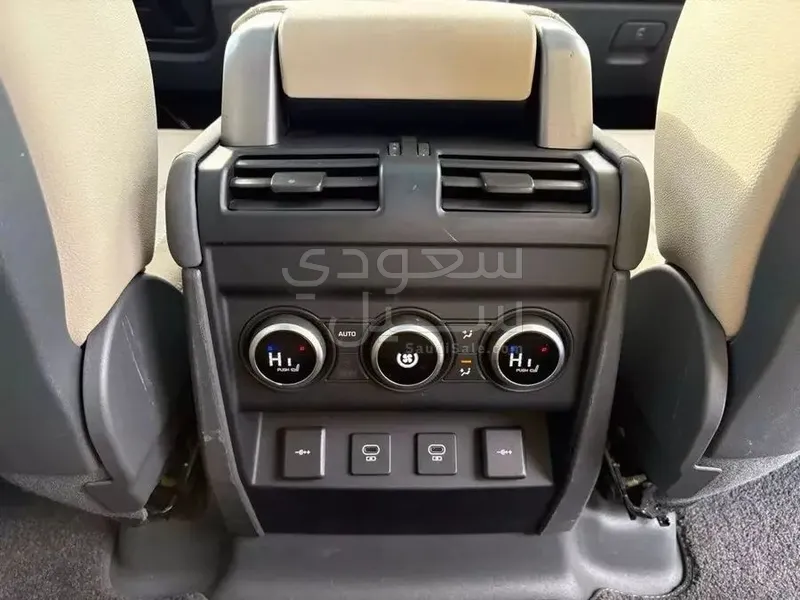 2021 لاند روفر ديفيندر 110