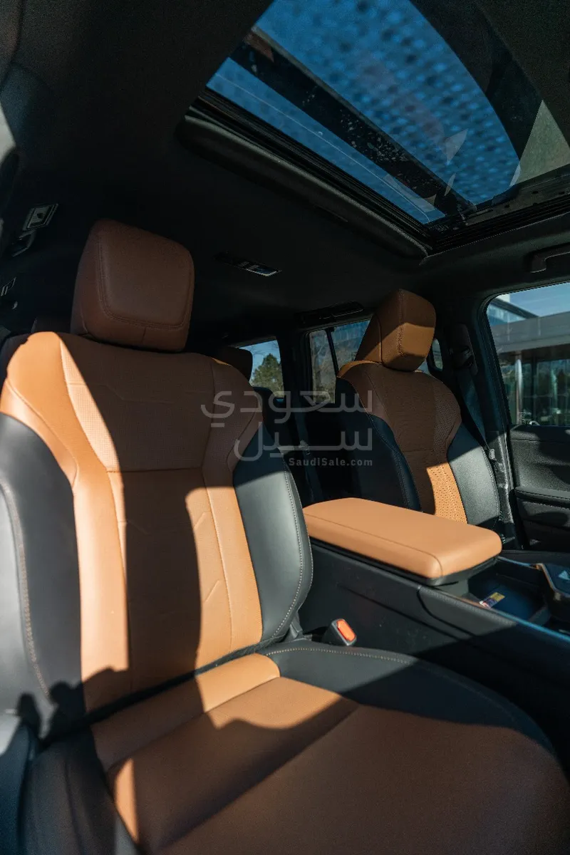 2025 لكزس جي إكس 550