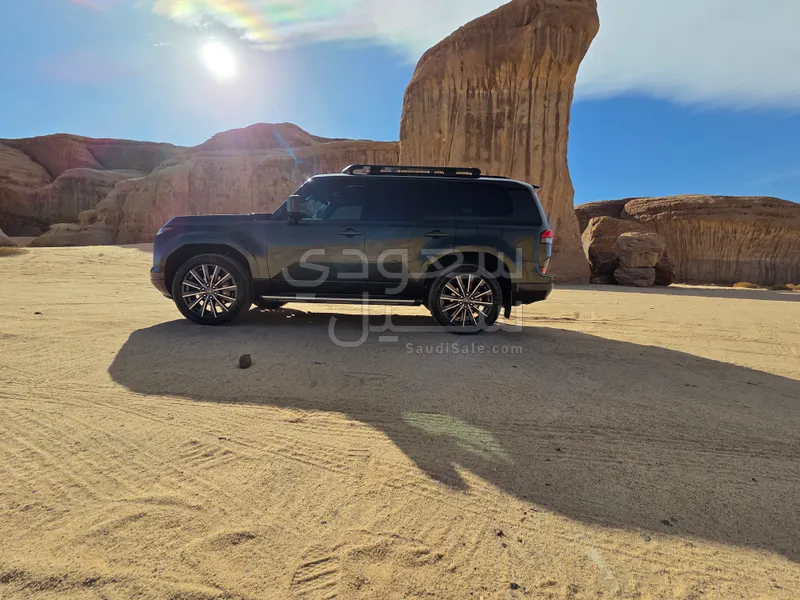 2025 لكزس جي إكس 550