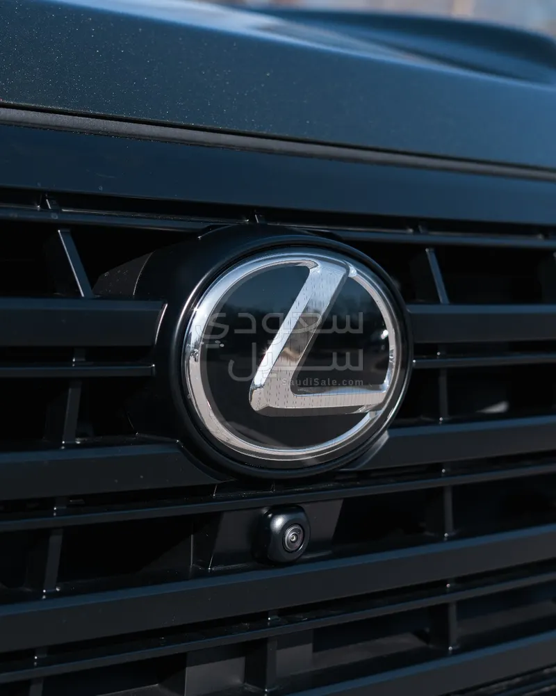 2025 لكزس جي إكس 550