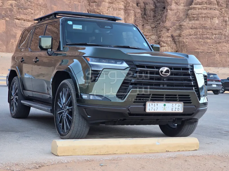 2025 لكزس جي إكس 550