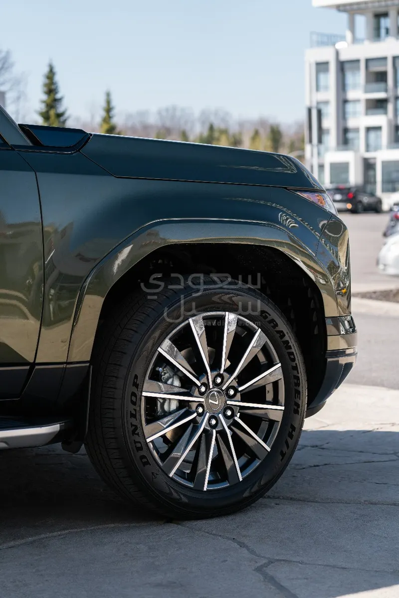 2025 لكزس جي إكس 550