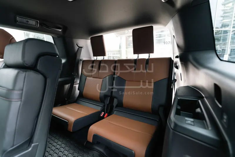 2025 لكزس جي إكس 550