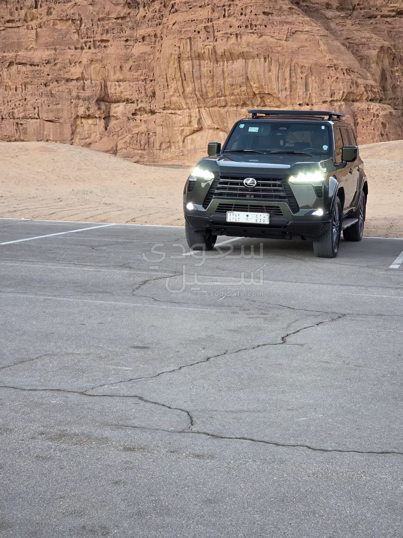 2025 لكزس جي إكس 550