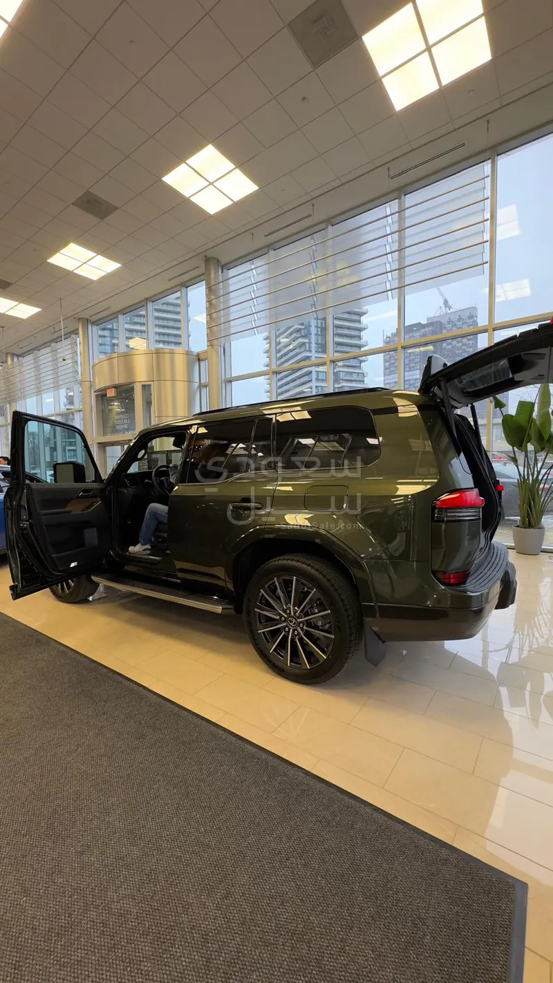 2025 لكزس جي إكس 550