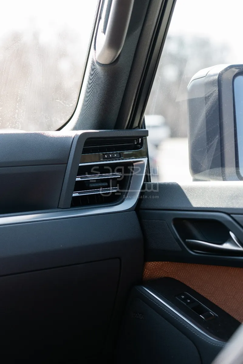 2025 لكزس جي إكس 550