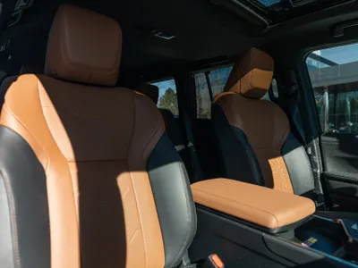 2025 لكزس جي إكس 550