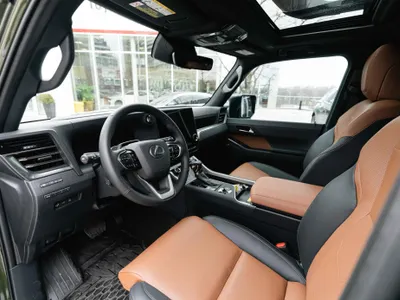 2025 لكزس جي إكس 550