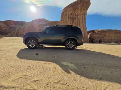 2025 لكزس جي إكس 550