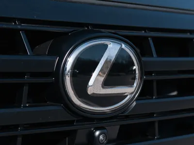 2025 لكزس جي إكس 550