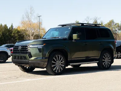 2025 لكزس جي إكس 550