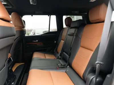 2025 لكزس جي إكس 550