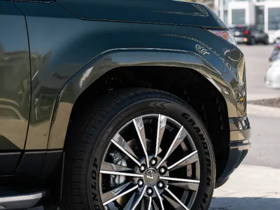 2025 لكزس جي إكس 550