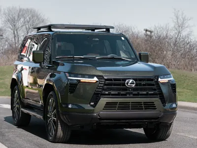 2025 لكزس جي إكس 550