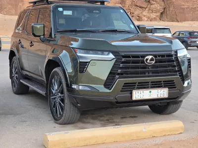 2025 لكزس جي إكس 550