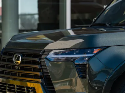 2025 لكزس جي إكس 550