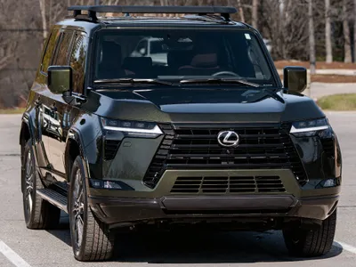 2025 لكزس جي إكس 550