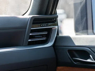 2025 لكزس جي إكس 550