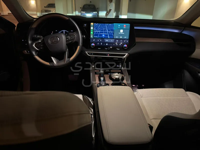 2024 لكزس أر إكس 350