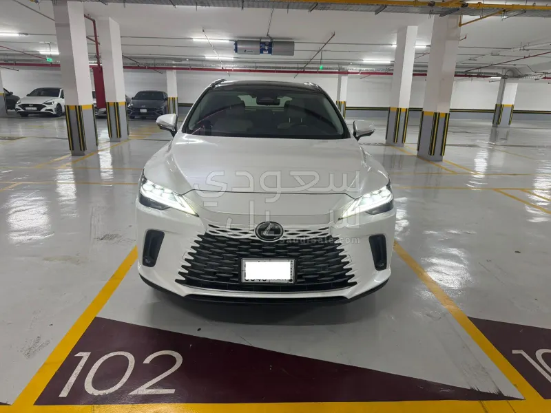 2024 لكزس أر إكس 350