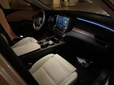 2024 لكزس أر إكس 350