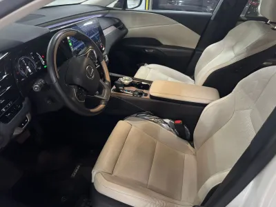 2024 لكزس أر إكس 350