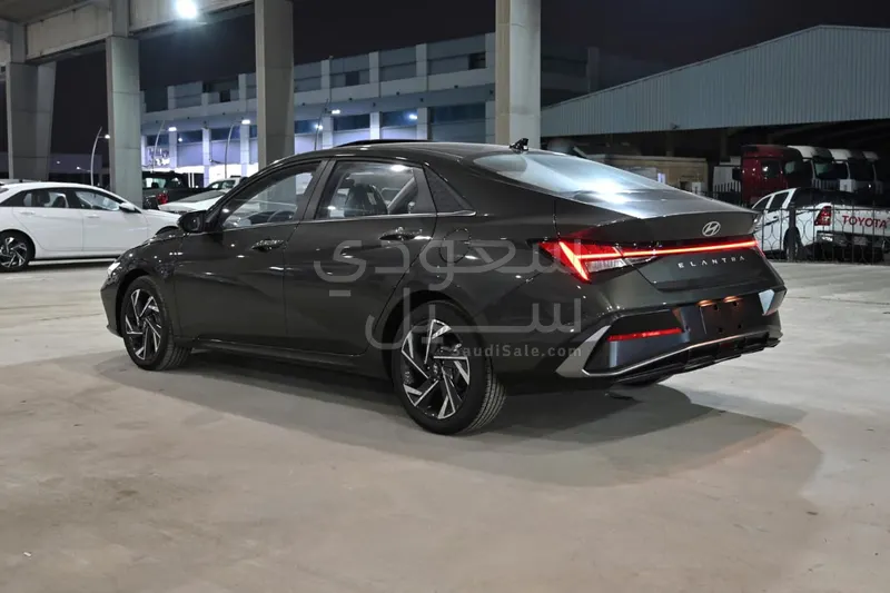 2025 هيونداي النترا سمارت