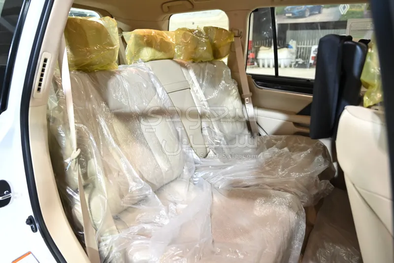 2021 لكزس إل إكس 570 اس