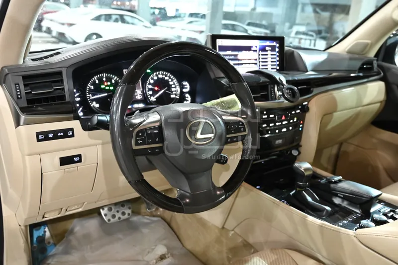 2021 لكزس إل إكس 570 اس
