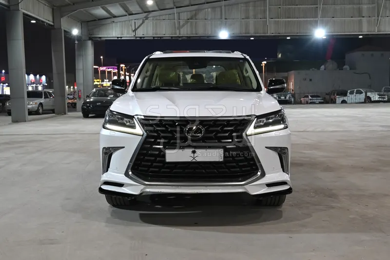 2021 لكزس إل إكس 570 اس