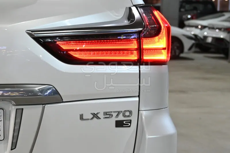 2021 لكزس إل إكس 570 اس