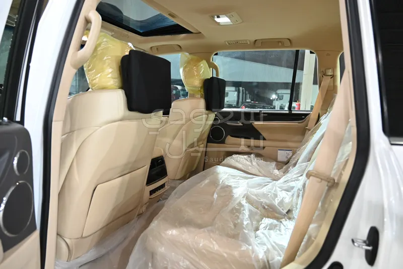 2021 لكزس إل إكس 570 اس