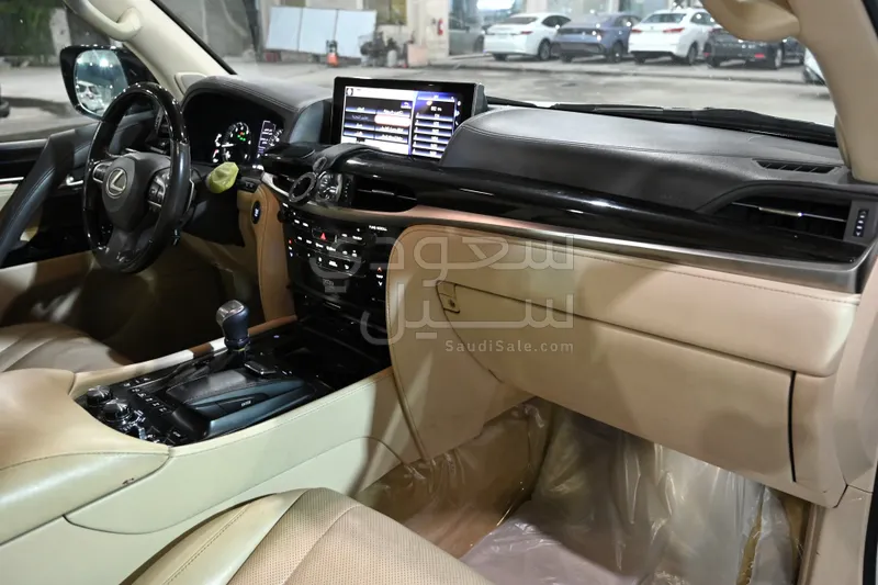 2021 لكزس إل إكس 570 اس