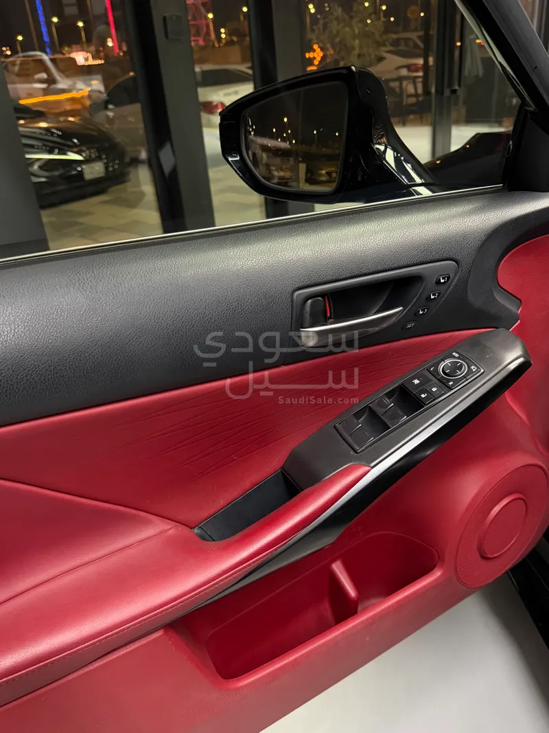 2021 لكزس آي إس 350 إف