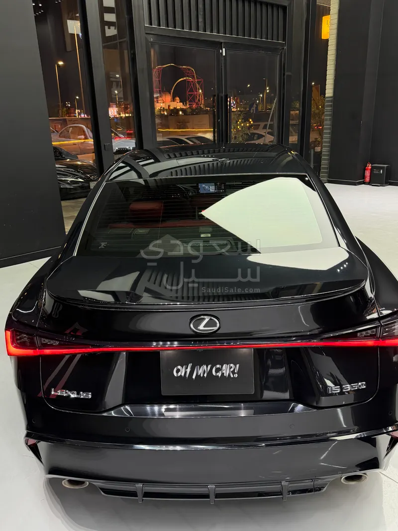 2021 لكزس آي إس 350 إف
