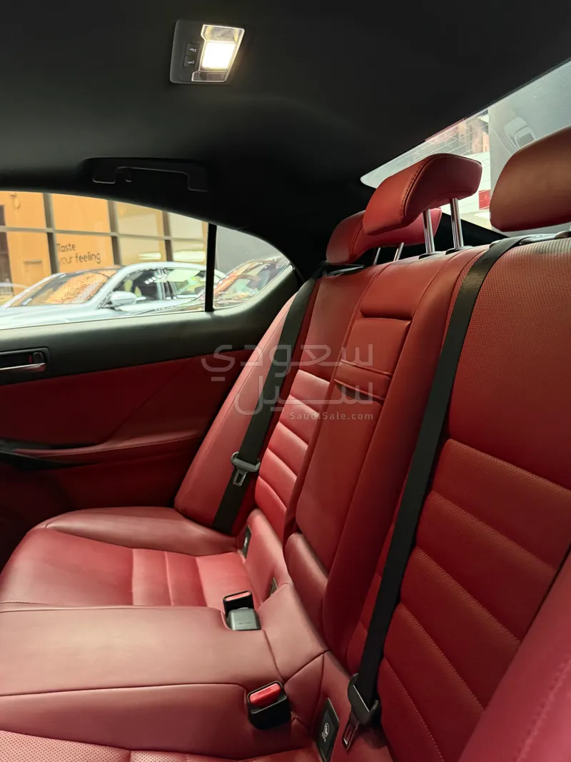 2021 لكزس آي إس 350 إف