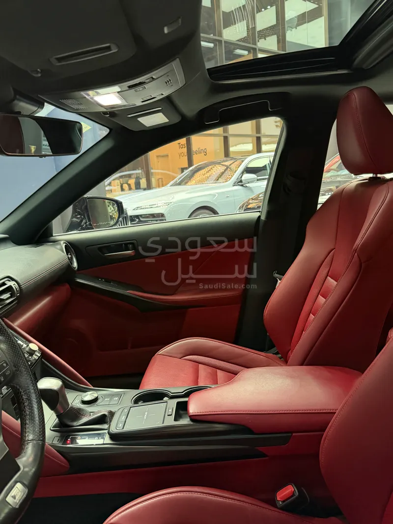 2021 لكزس آي إس 350 إف