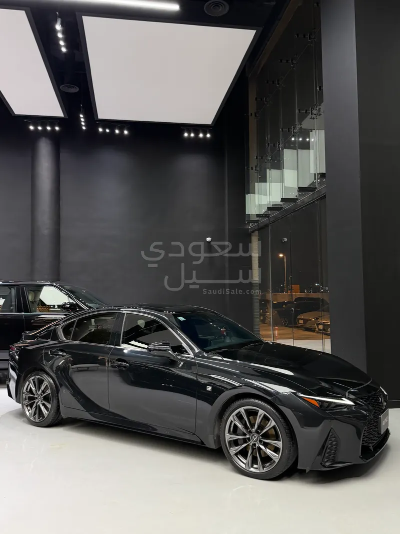2021 لكزس آي إس 350 إف