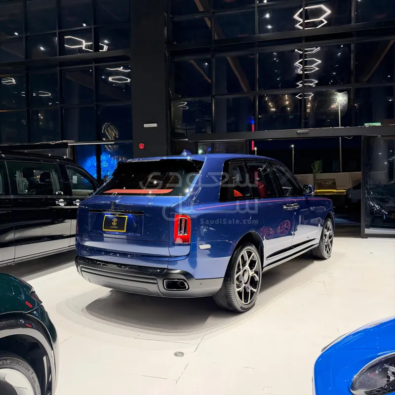 2022 رولز رويس كولينان بلاك بادج