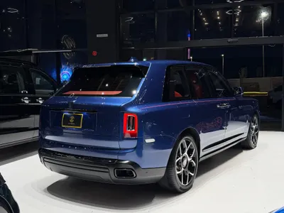 2022 رولز رويس كولينان بلاك بادج