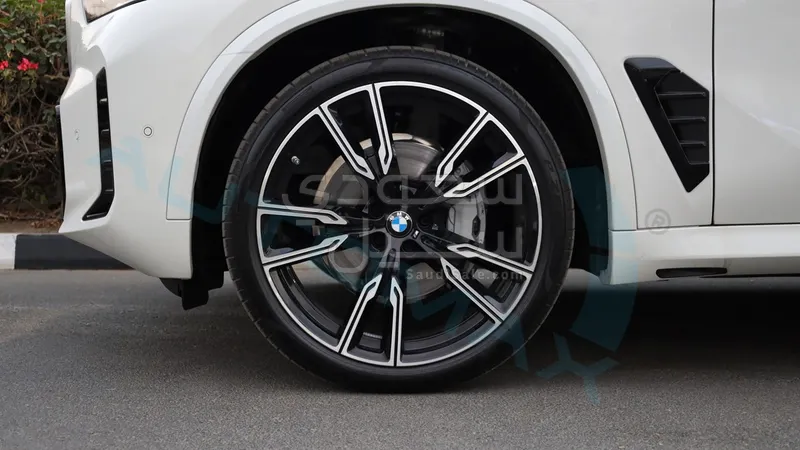 2025 بي ام دبليو الفئة اكس 5 إم كت