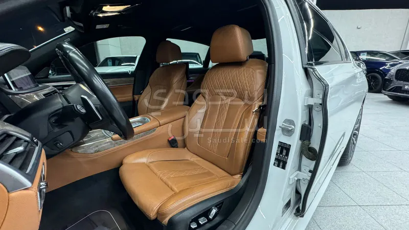 2021 بي ام دبليو الفئة السابعة 730 إل أي