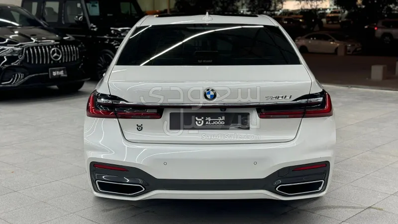 2021 بي ام دبليو الفئة السابعة 730 إل أي