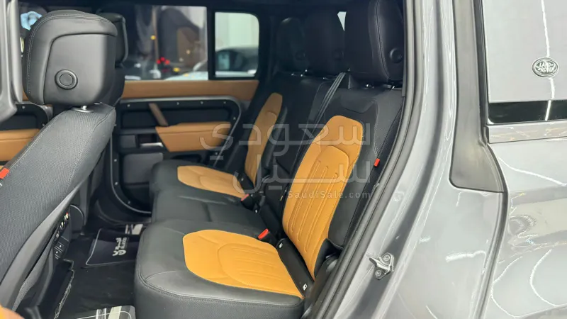 2023 لاند روفر ديفيندر 110