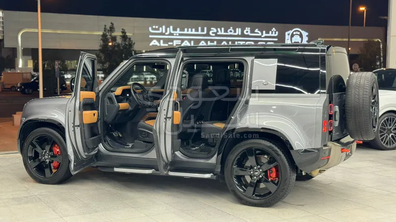2023 لاند روفر ديفيندر 110