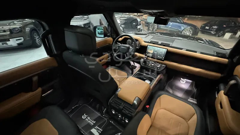 2023 لاند روفر ديفيندر 110