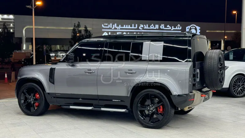 2023 لاند روفر ديفيندر 110